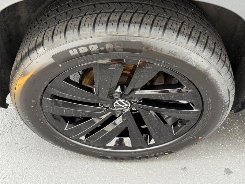 Used 2023 Volkswagen Atlas Cross Sport SE image 8