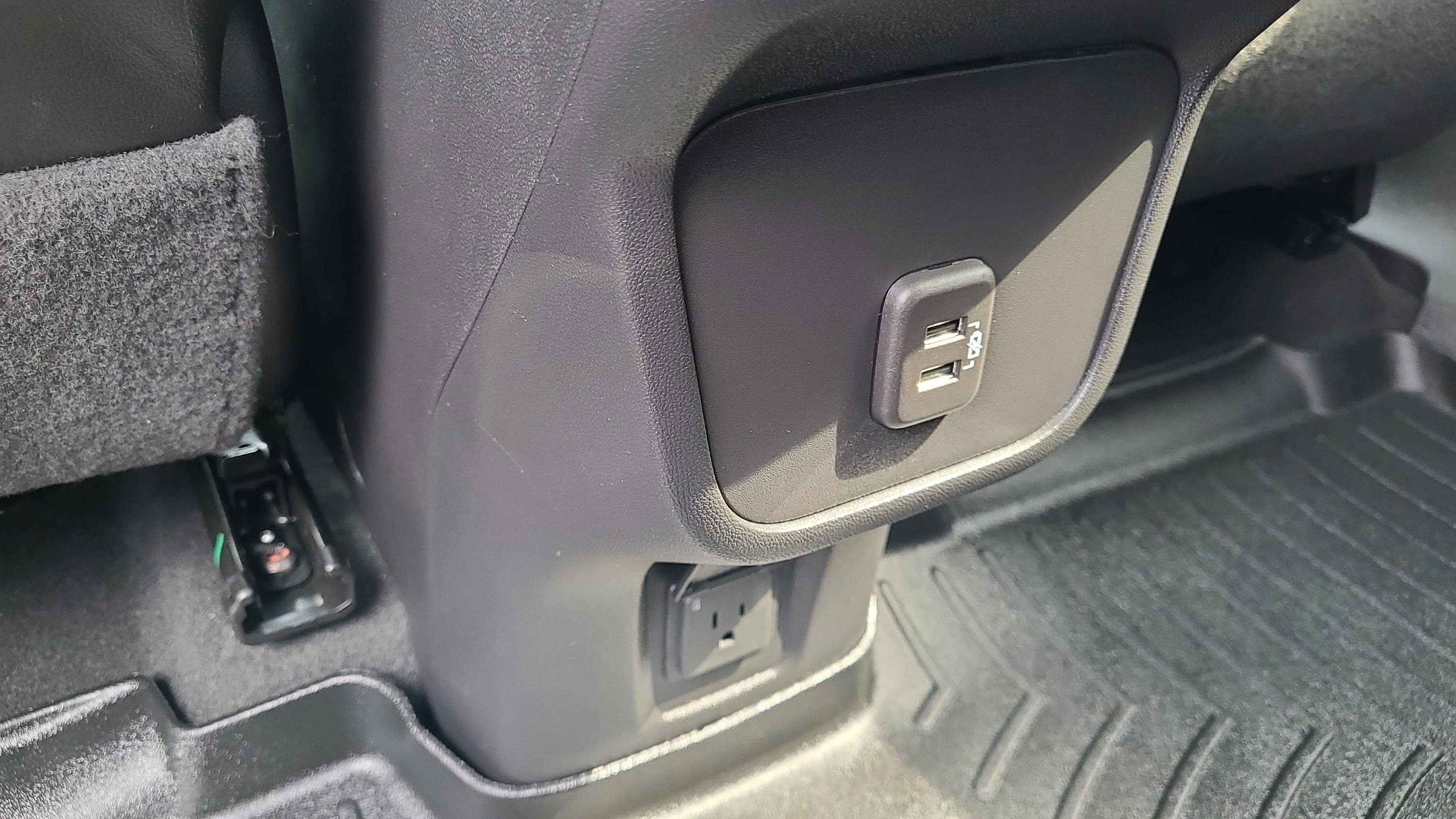 Used 2022 Chevrolet Equinox Premier w/ Redline Edition image 14