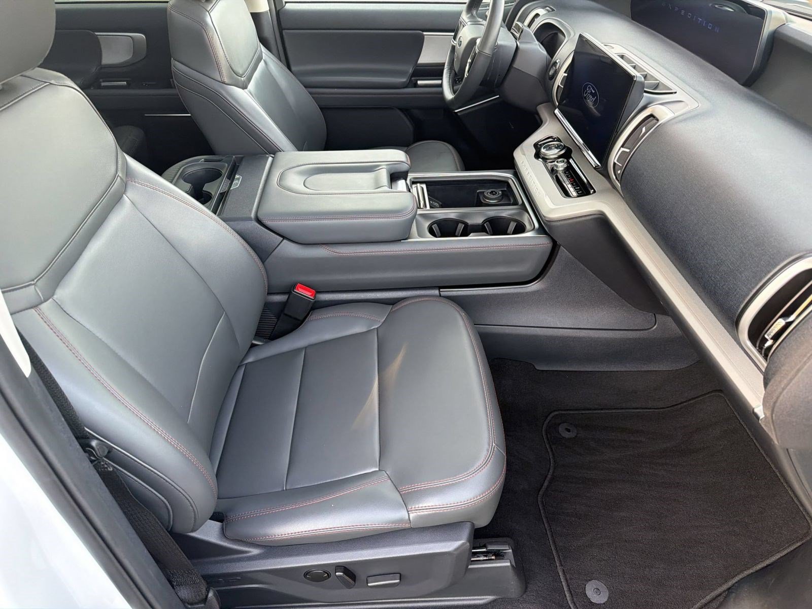 Certified 2025 Ford Expedition Active AWD/4WD image 25