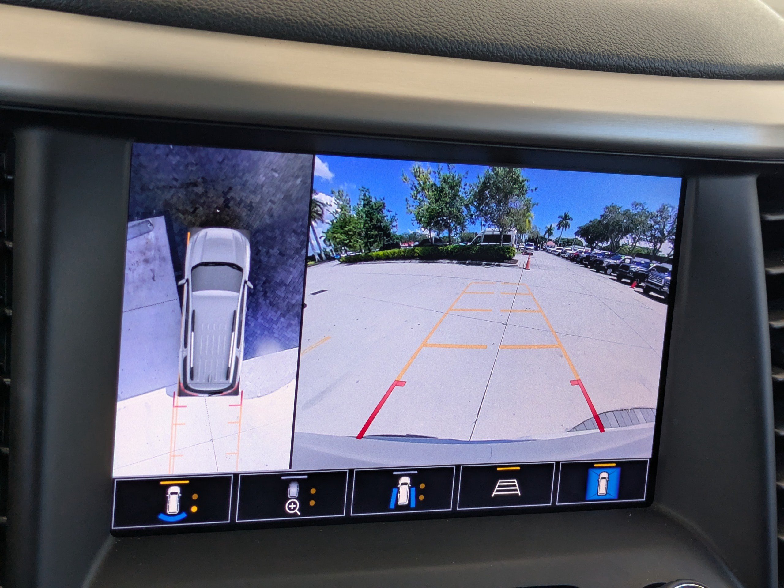 Used 2022 GMC Acadia Denali w/ Denali Technology Package AWD/4WD image 25