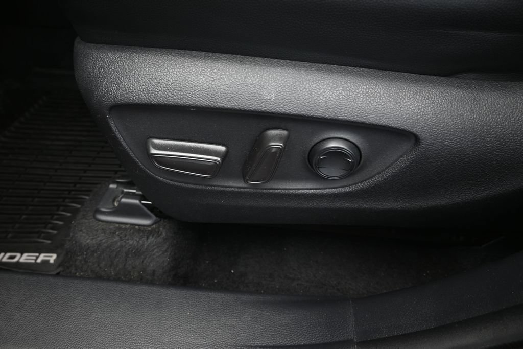 Used 2021 Toyota Highlander XLE FWD image 22