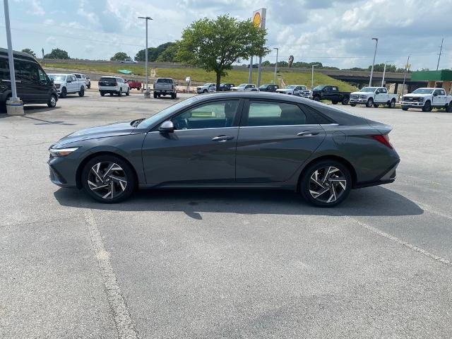 Used 2025 Hyundai Elantra SEL FWD image 4