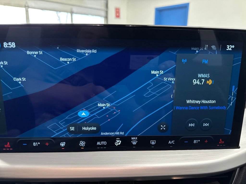 Certified 2025 Ford Escape Platinum w/ Premium Technology Package image 31