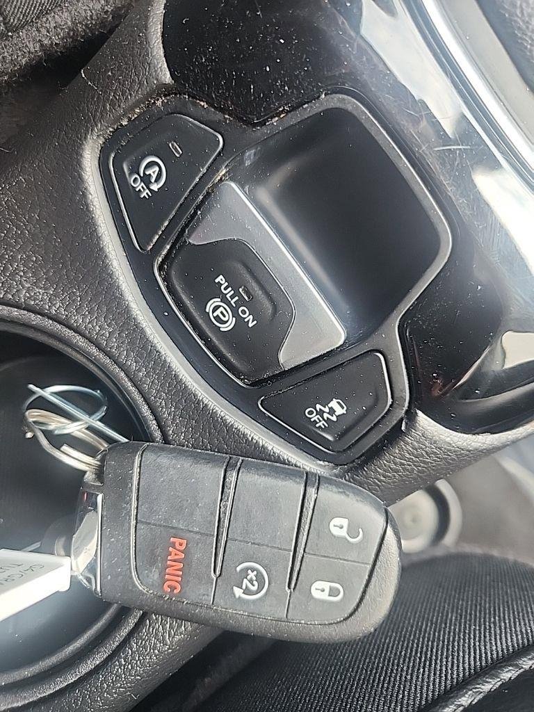 Used 2018 Jeep Compass Limited image 21