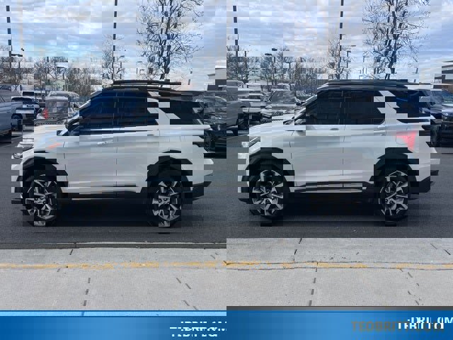 Certified 2025 Ford Explorer Platinum w/ Ultimate Package image 2