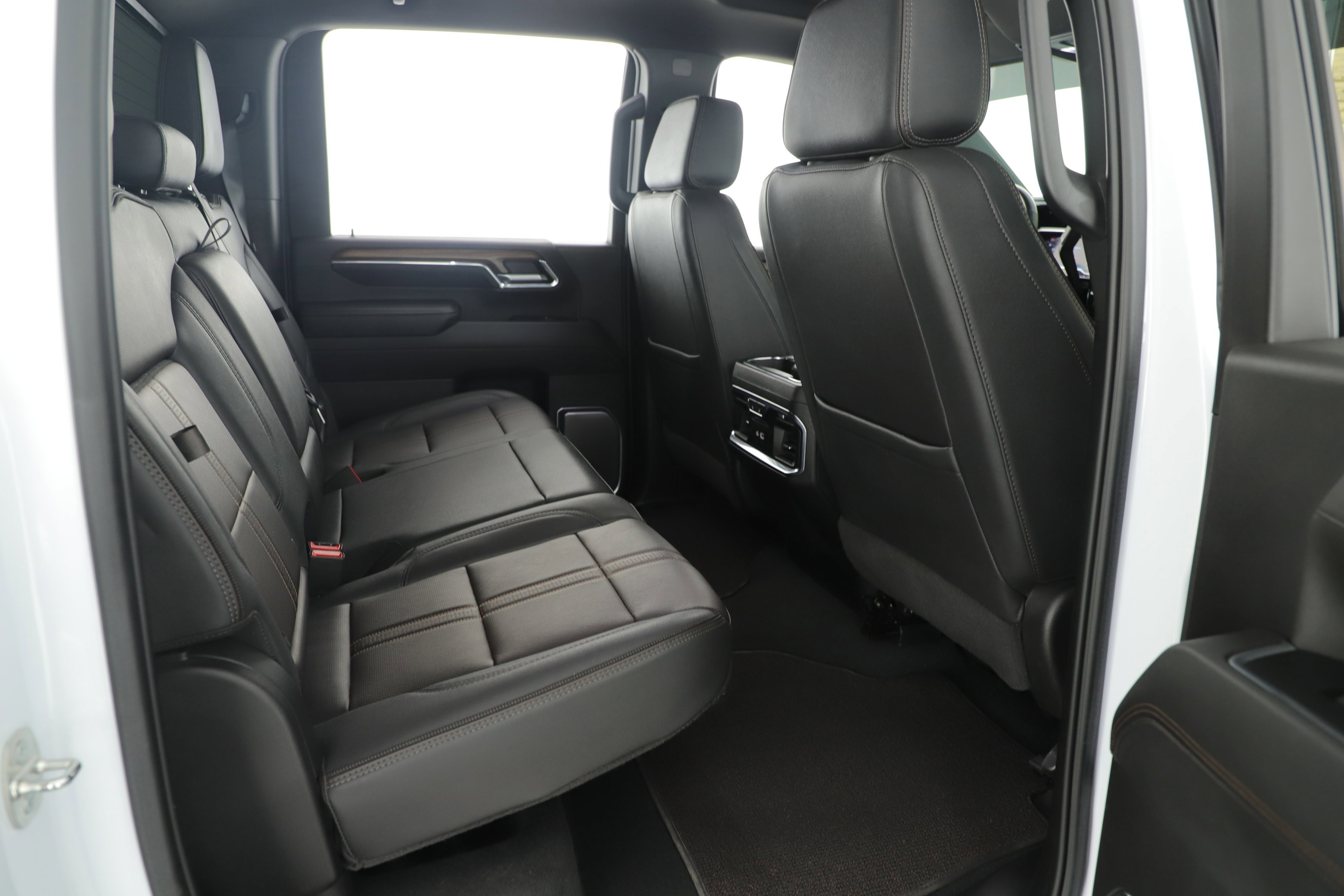 Used 2024 Chevrolet Silverado 3500 High Country w/ Technology Package image 26