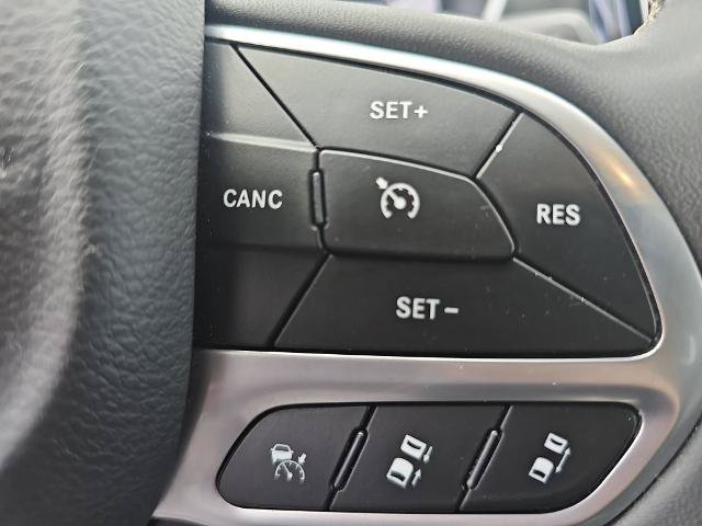 Used 2024 Chrysler Pacifica Touring-L FWD image 18