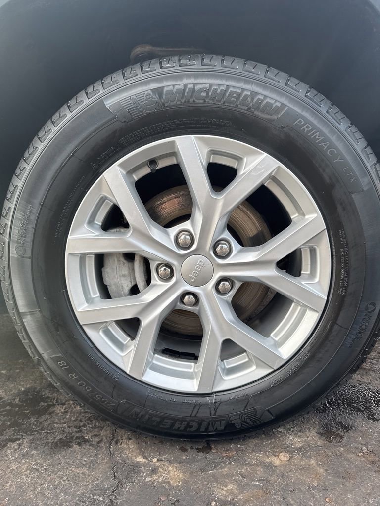 Used 2023 Jeep Grand Cherokee Limited image 19