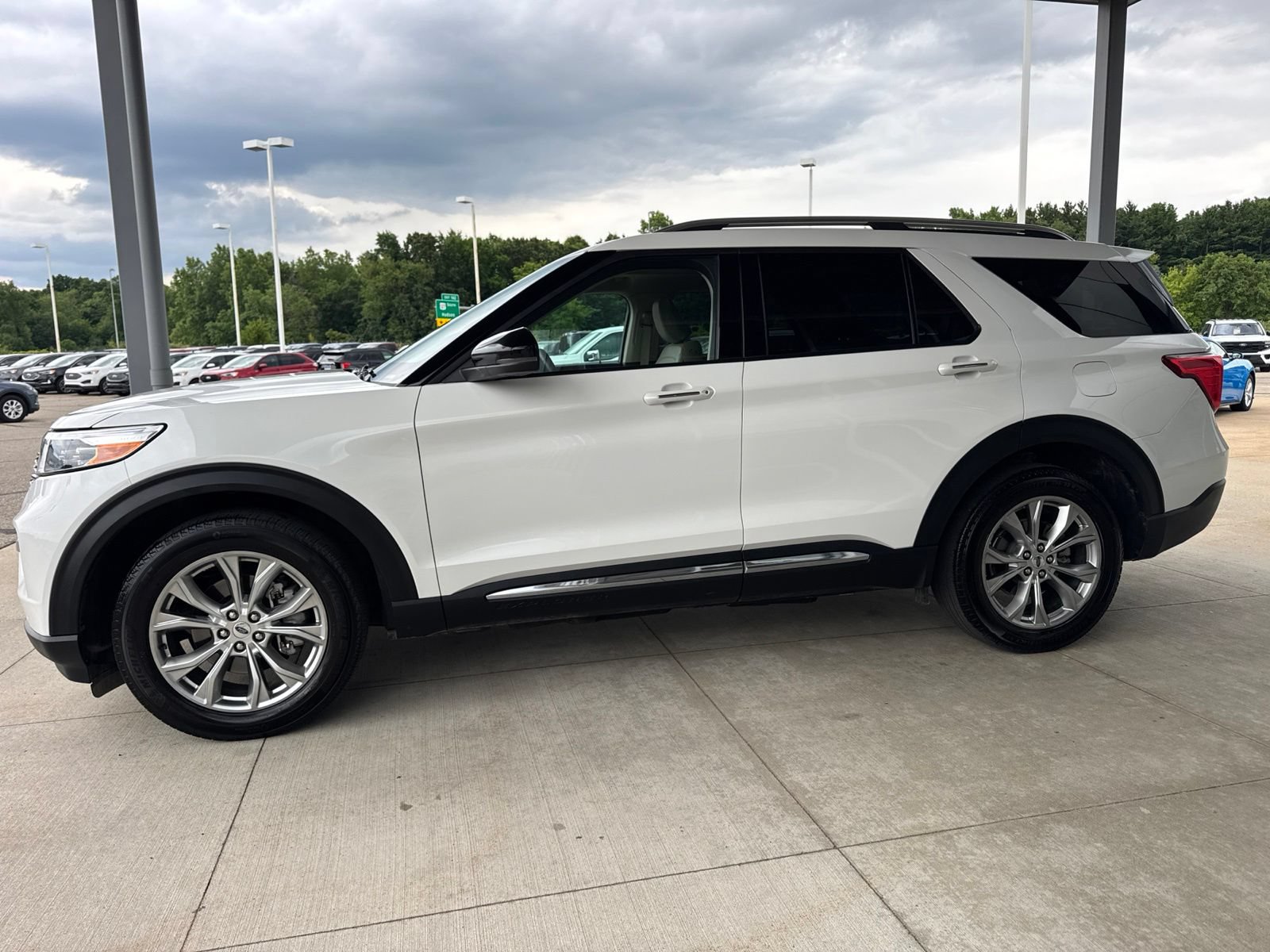 Certified 2024 Ford Explorer Limited w/ Equipment Group 301A AWD/4WD image 4