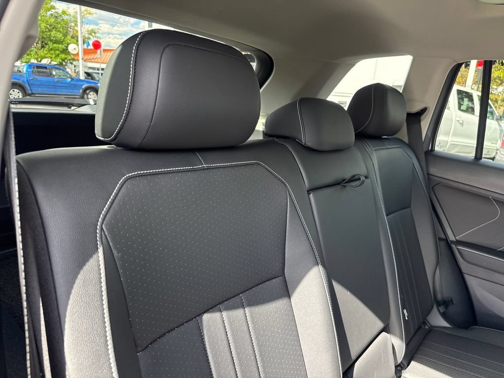 Used 2023 Volkswagen Tiguan SE AWD/4WD image 25