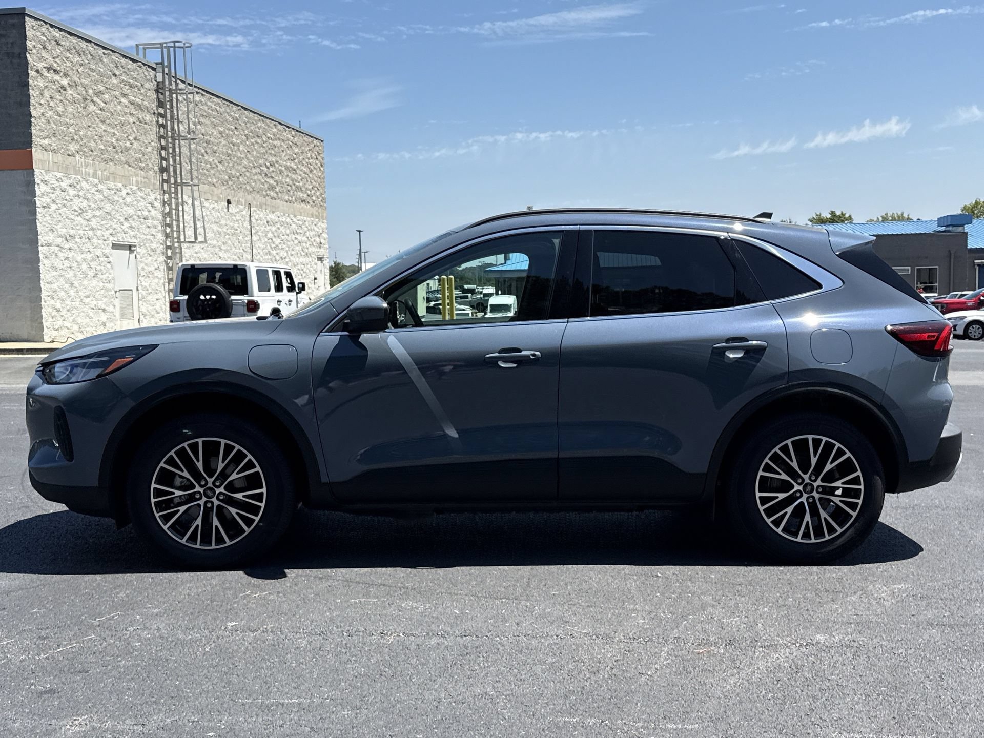 Certified 2025 Ford Escape SE FWD image 20