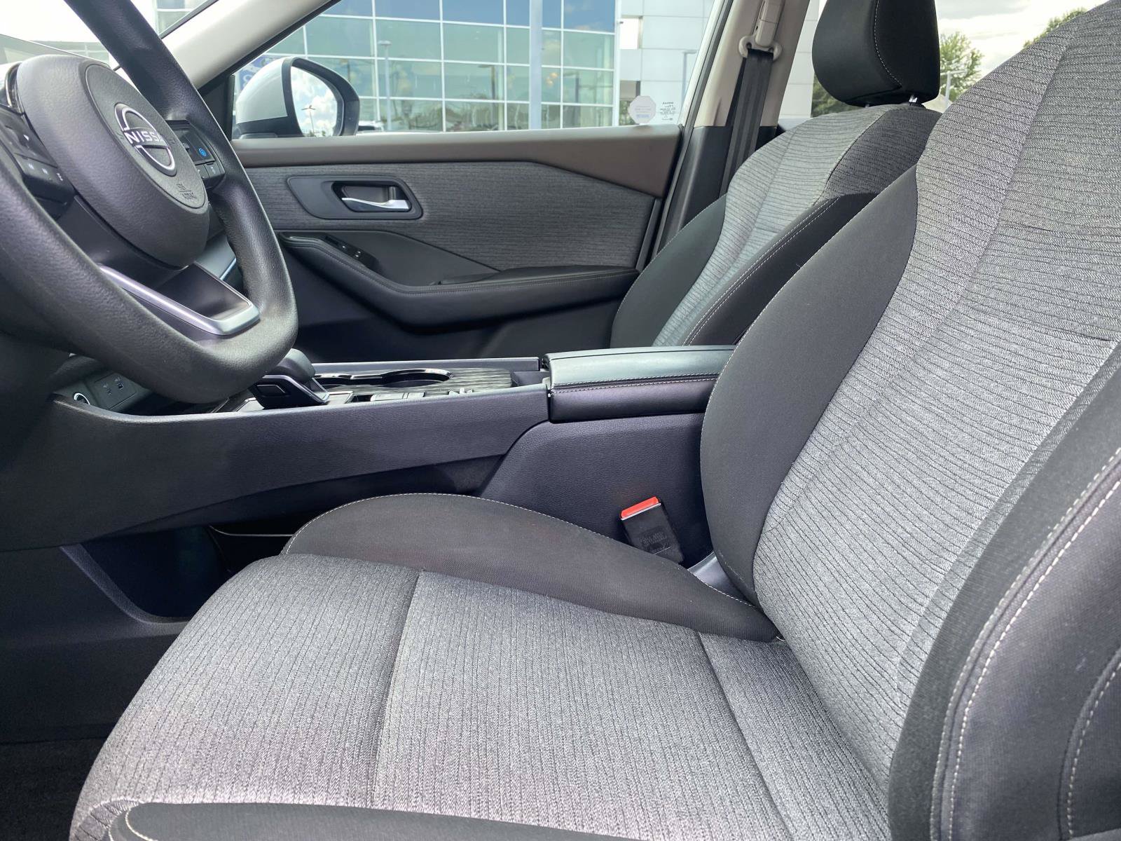 Used 2023 Nissan Rogue SV FWD image 15