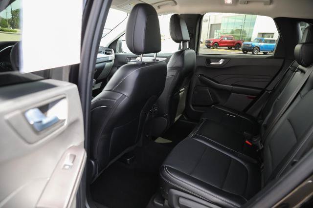 Certified 2025 Ford Escape Platinum AWD/4WD image 23