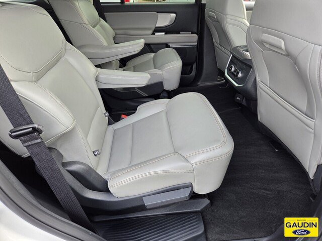 Certified 2025 Ford Expedition Active AWD/4WD image 16