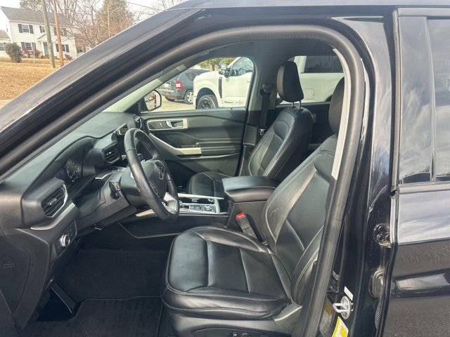 Certified 2022 Ford Explorer XLT w/ Equipment Group 202A image 17