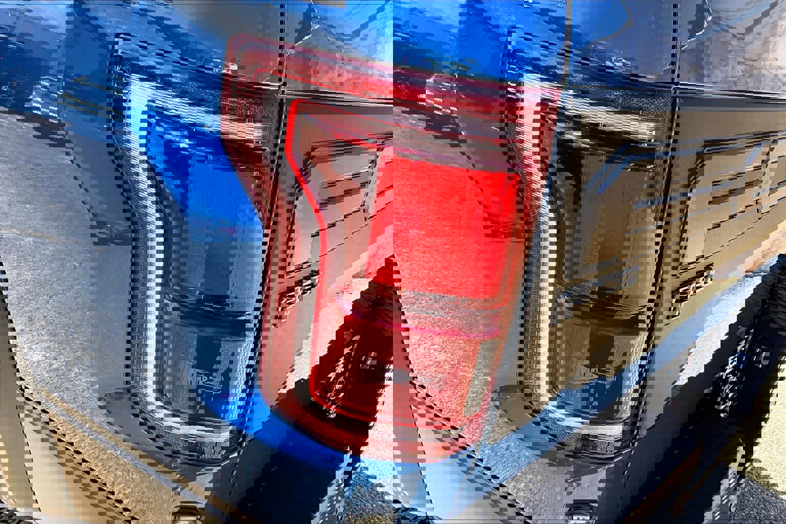 Certified 2019 Ford F150 Raptor w/ Equipment Group 802A Luxury image 30