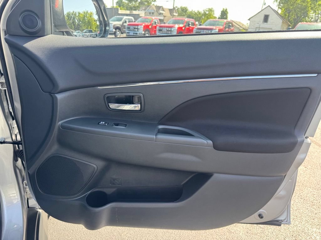 Used 2025 Mitsubishi Outlander Sport SE AWD/4WD image 14