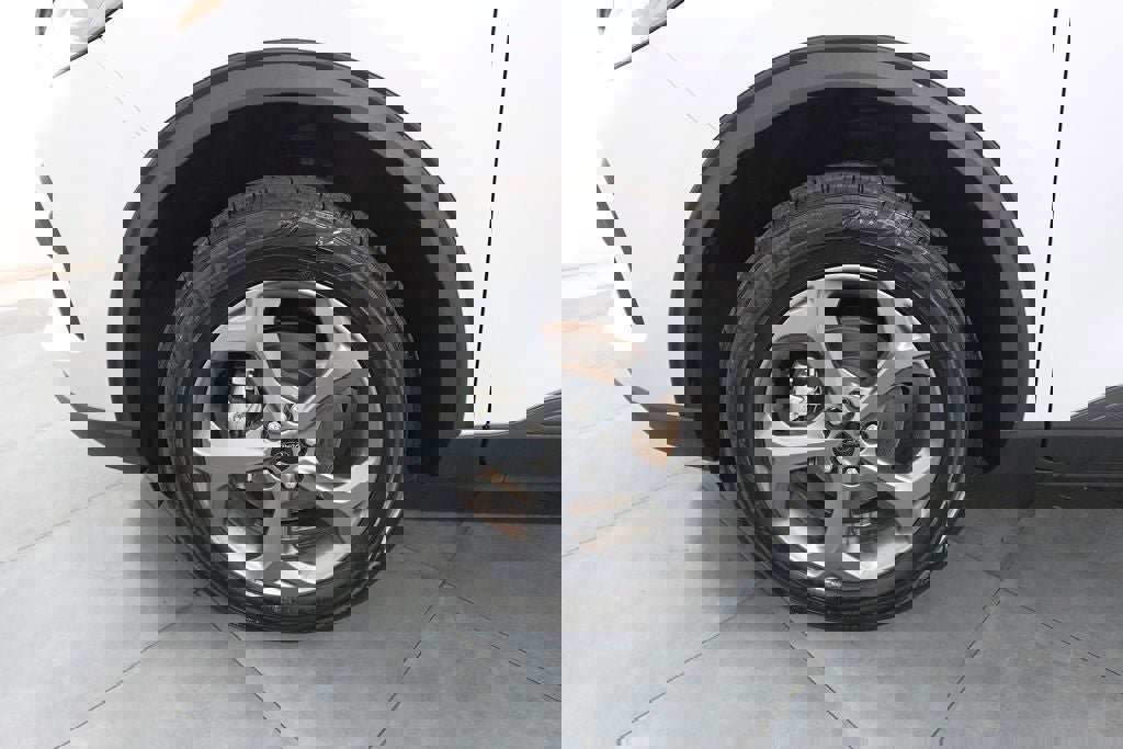 Certified 2025 Ford Escape ST-Line image 28