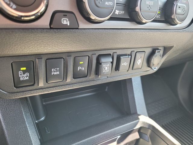 Used 2023 Toyota Tacoma TRD Off-Road w/ Technology Package AWD/4WD image 24