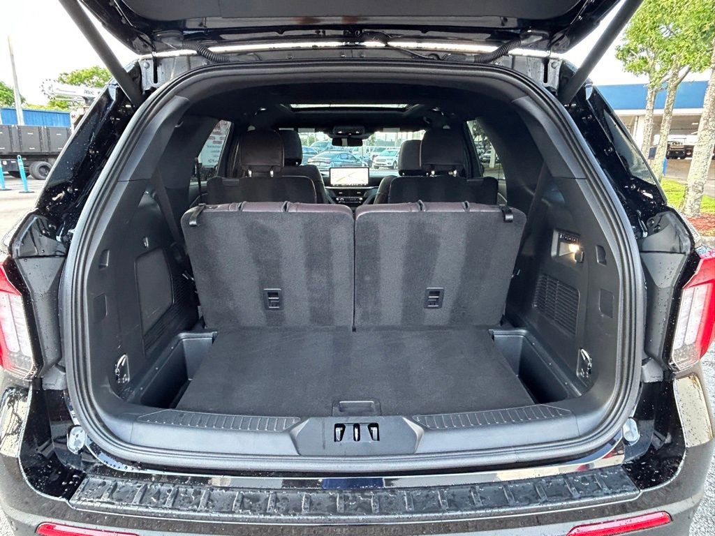 Certified 2025 Ford Explorer Platinum w/ Ultimate Package AWD/4WD image 34