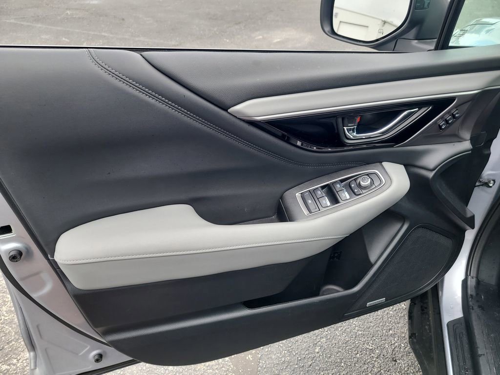 Used 2025 Subaru Outback Limited image 15