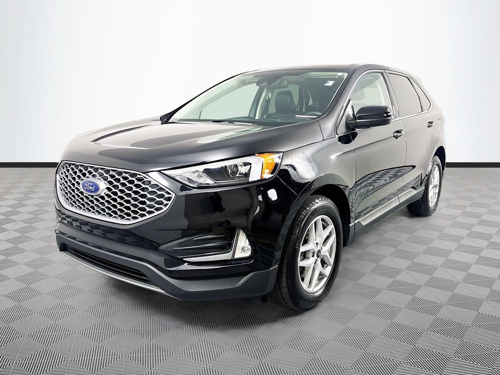 Certified 2024 Ford Edge SEL w/ Convenience Package AWD/4WD image 3