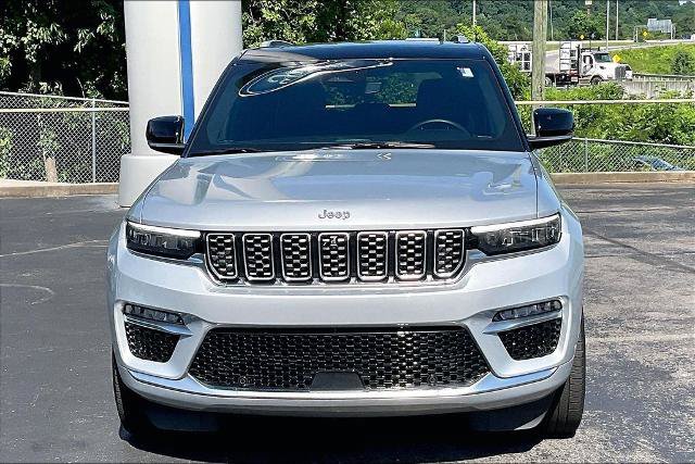 Used 2022 Jeep Grand Cherokee Summit AWD/4WD image 3