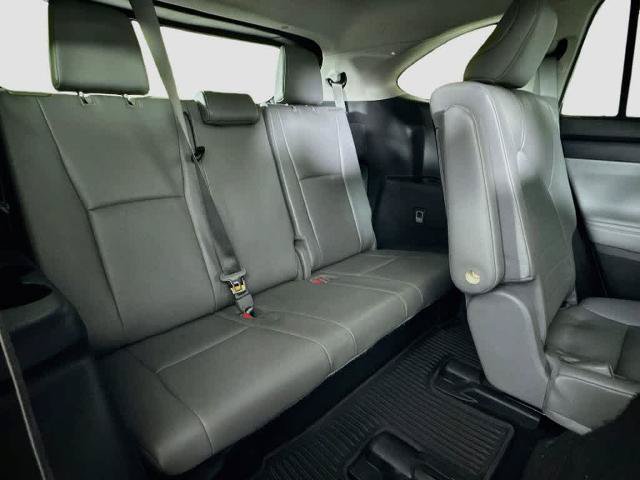 Used 2023 Toyota Highlander XLE FWD image 32