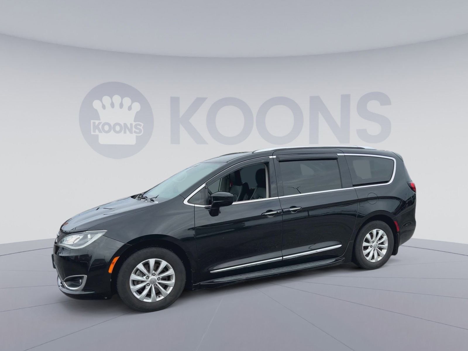 Used 2018 Chrysler Pacifica Touring-L FWD image 7