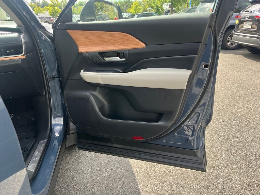 Used 2025 Toyota Grand Highlander FWD image 22