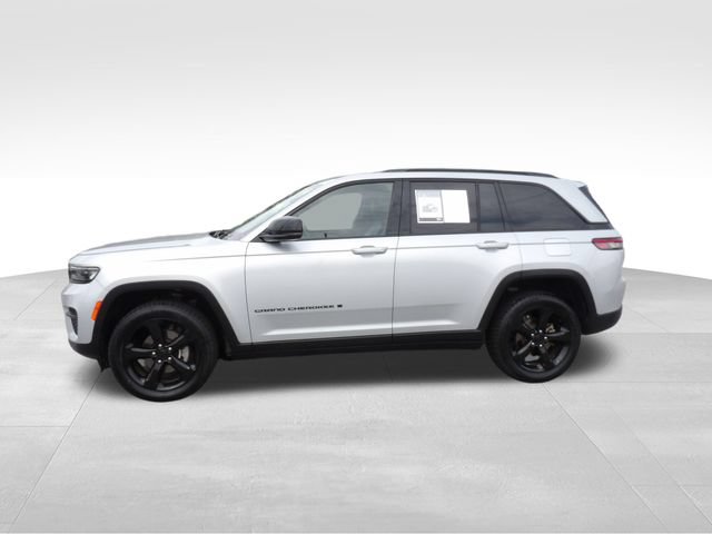 Used 2023 Jeep Grand Cherokee Altitude AWD/4WD image 5