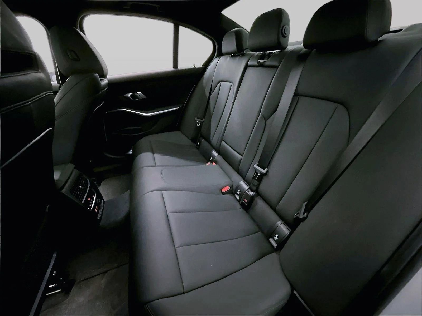 Used 2019 BMW 330i xDrive Sedan w/ Driving Assistance Package image 25