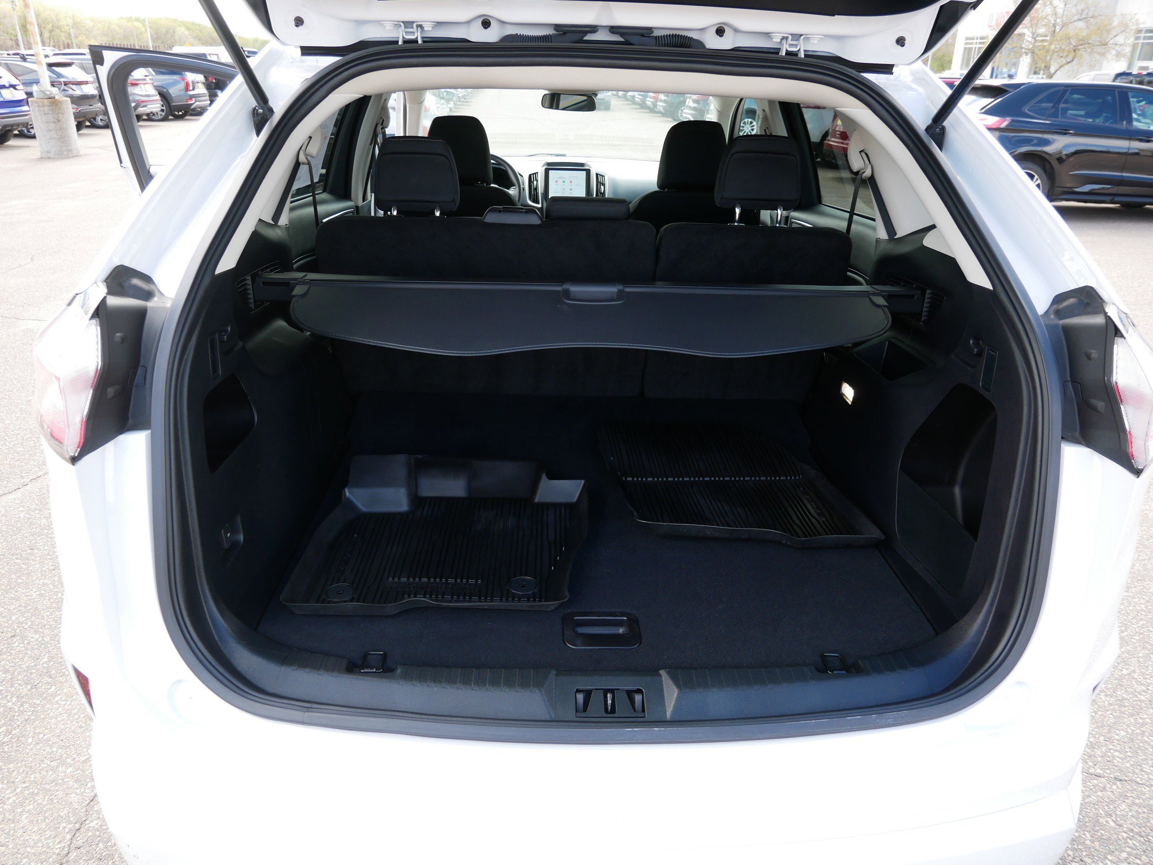 Certified 2022 Ford Edge SE w/ Black Appearance Package AWD/4WD image 18