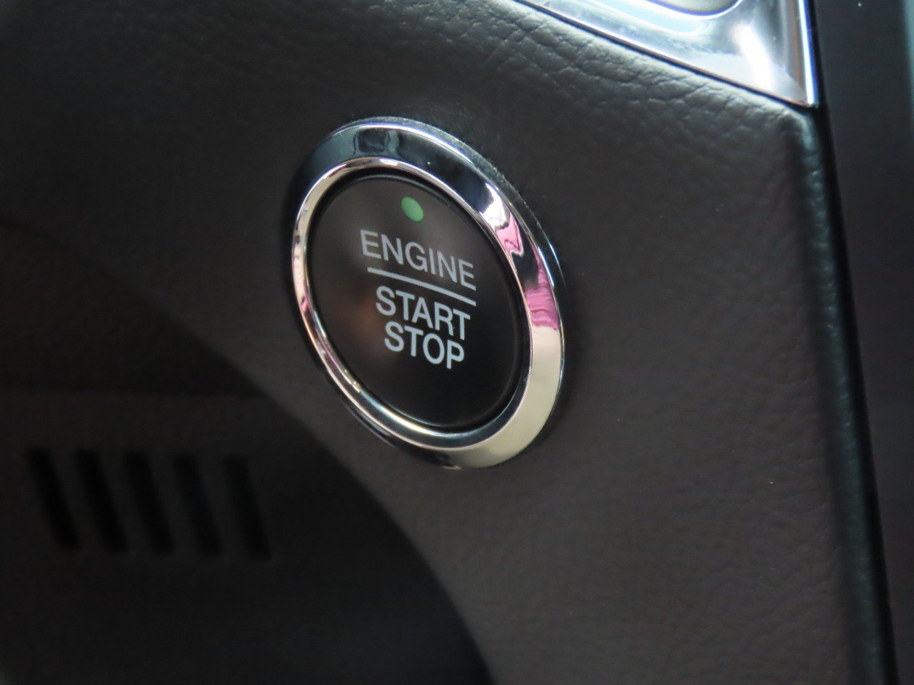 Certified 2023 Ford Edge Titanium AWD/4WD image 30