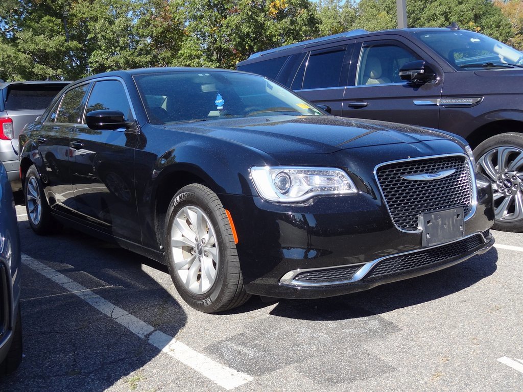 Used 2023 Chrysler 300 Touring image 3