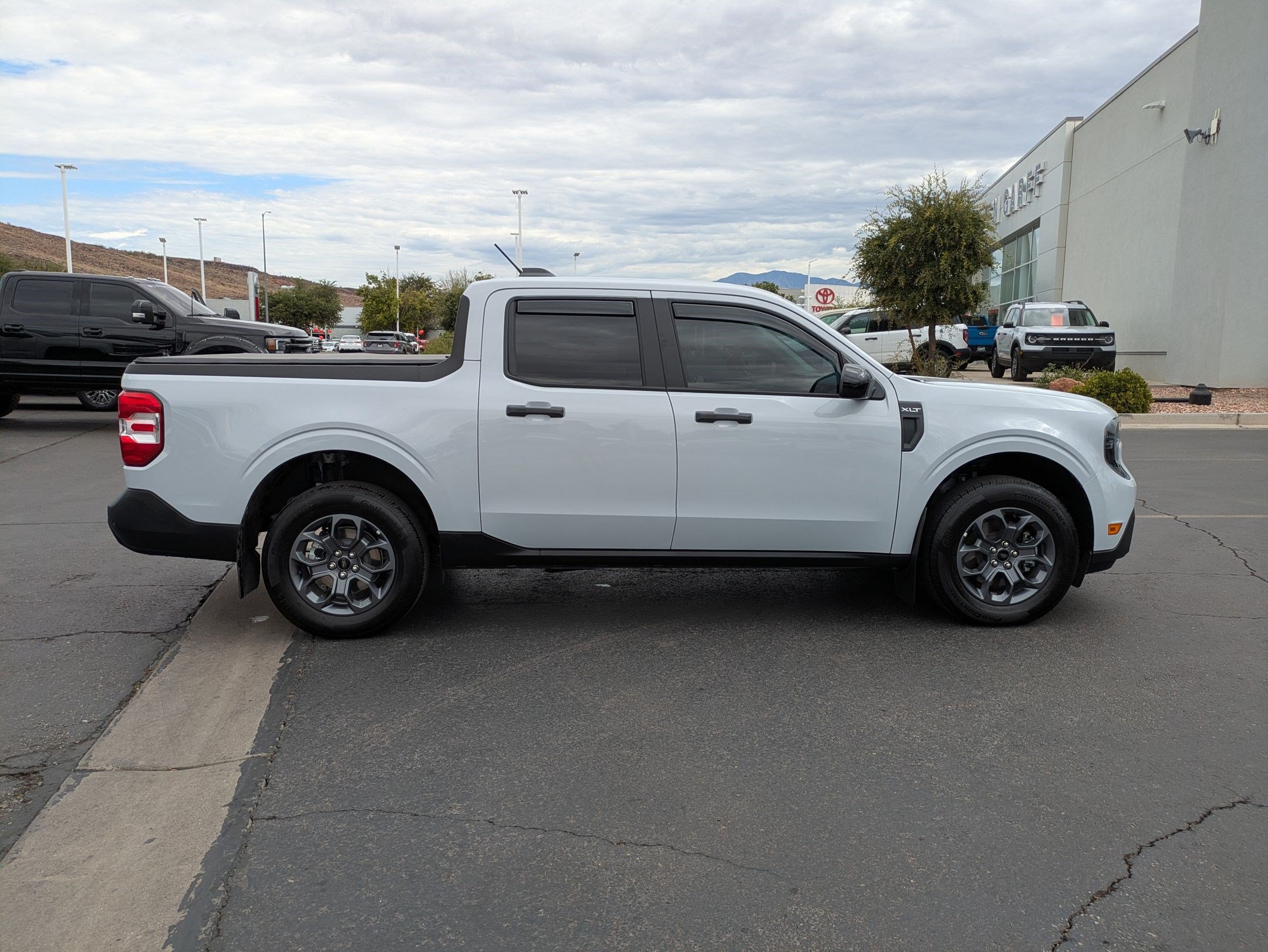 Certified 2025 Ford Maverick XLT w/ XLT Luxury Package AWD/4WD image 3