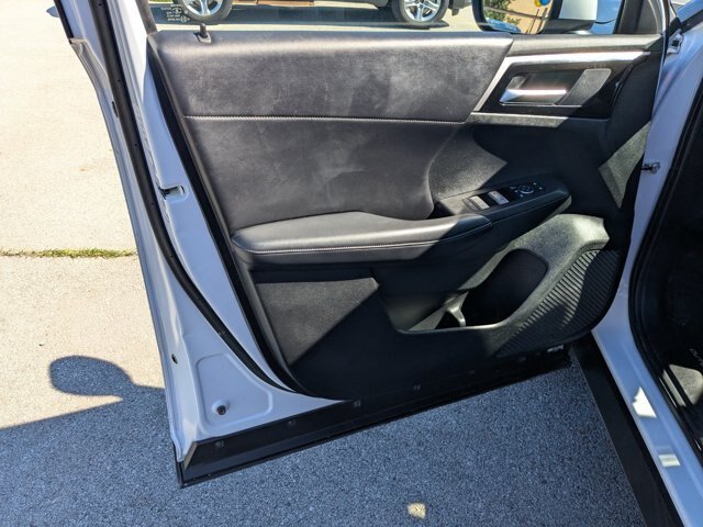 Used 2024 Mitsubishi Outlander SE FWD image 11