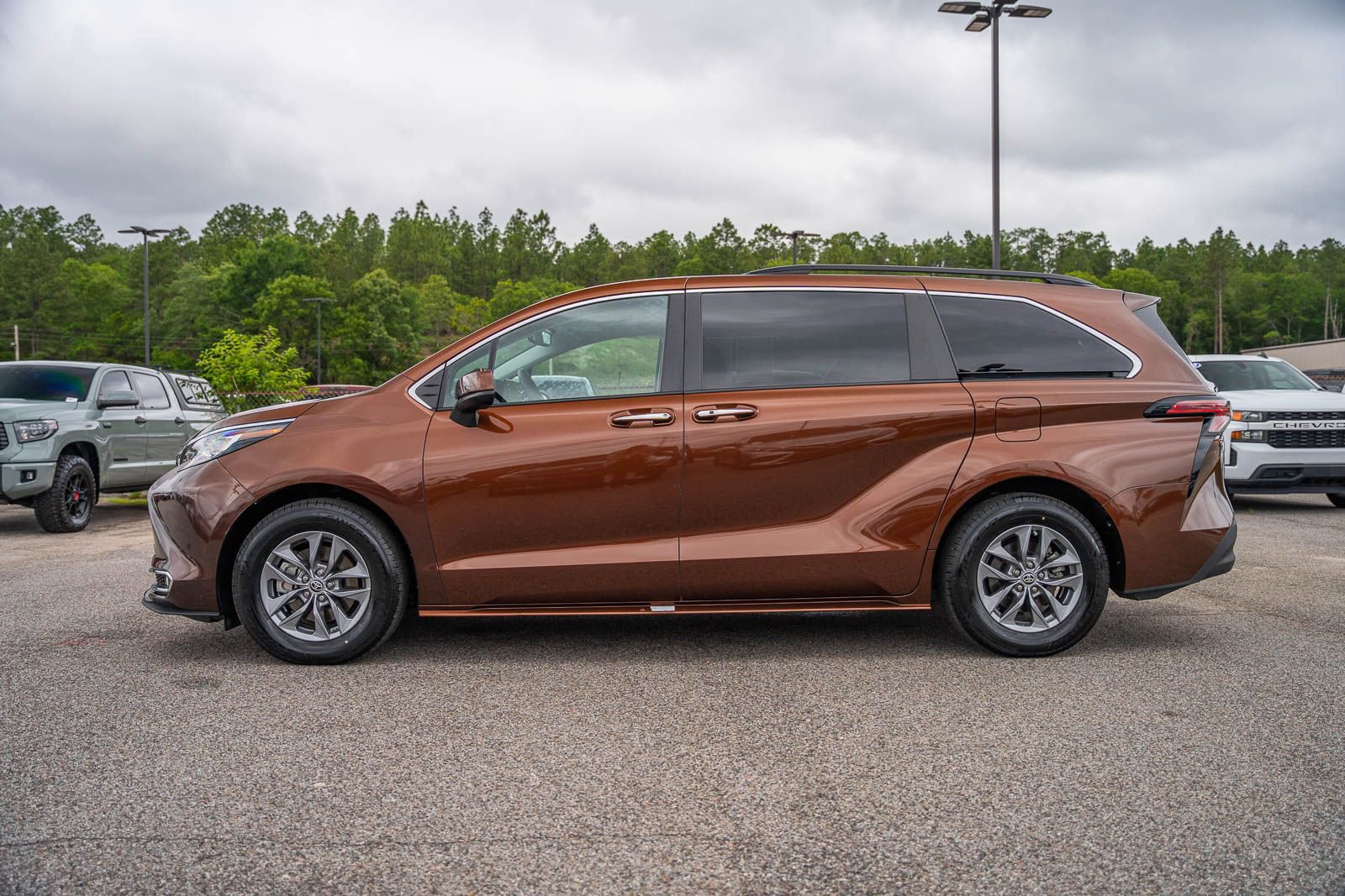 Used 2022 Toyota Sienna XLE FWD image 4