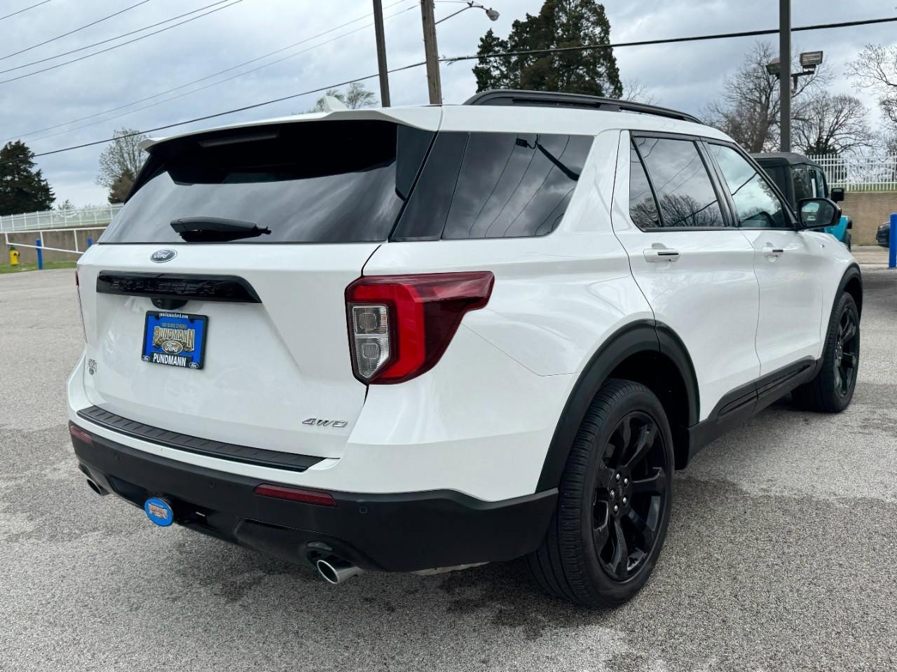 Certified 2024 Ford Explorer ST-Line w/ Class IV Trailer Tow Package image 3