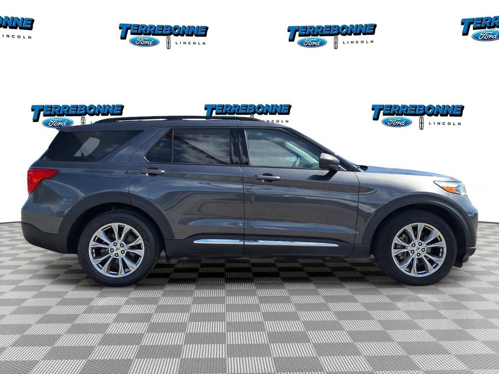 Certified 2020 Ford Explorer XLT w/ Equipment Group 202A RWD image 4
