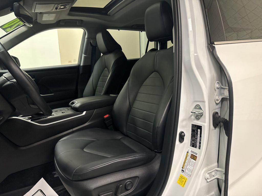 Used 2020 Toyota Highlander XLE image 22