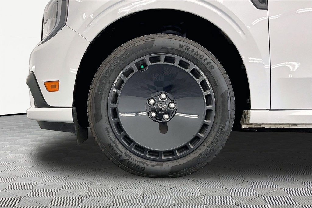 Certified 2025 Ford Maverick Lobo AWD/4WD image 9