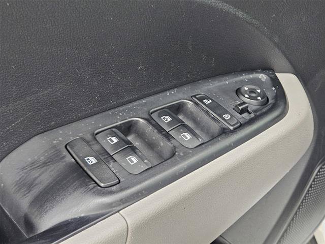 Used 2025 Hyundai Venue SEL FWD image 14