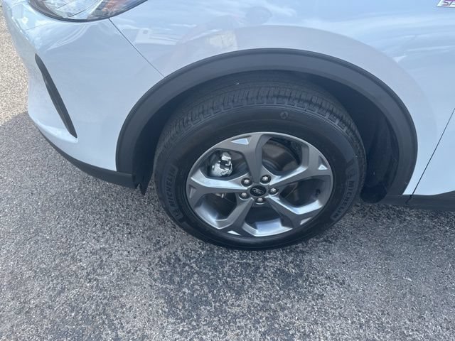 Certified 2025 Ford Escape ST-Line Select AWD/4WD image 10
