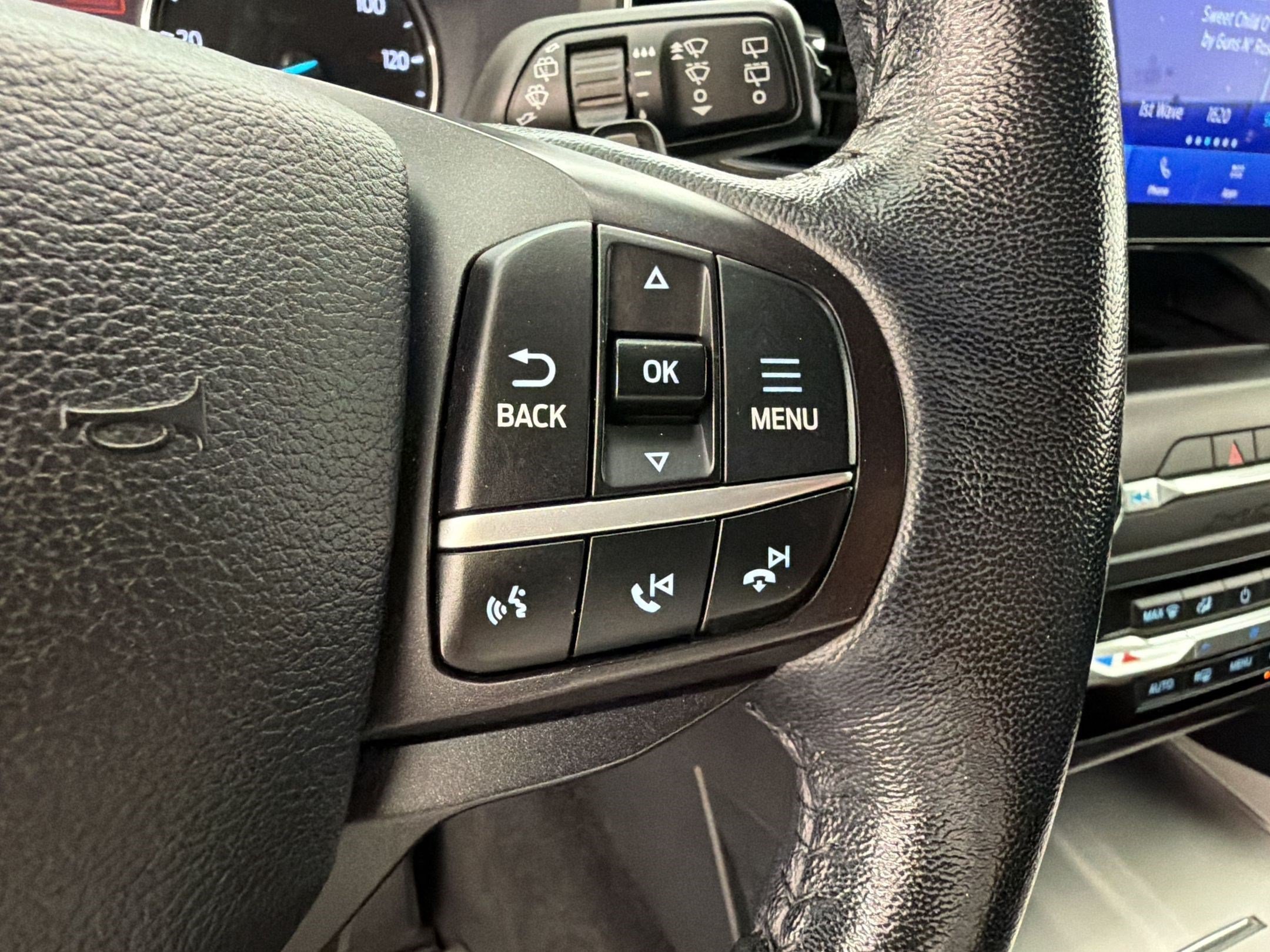 Certified 2020 Ford Explorer XLT w/ Equipment Group 202A AWD/4WD image 31
