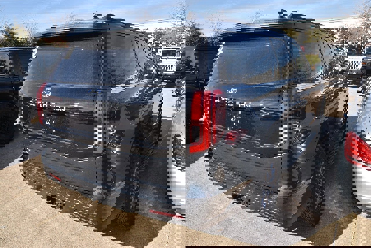 Certified 2025 Ford Expedition Active image 5