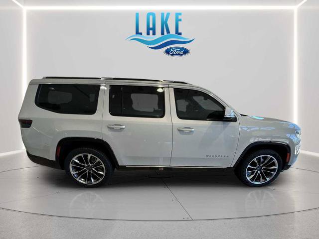 Used 2022 Jeep Wagoneer Series III w/ Premium Group I AWD/4WD image 2
