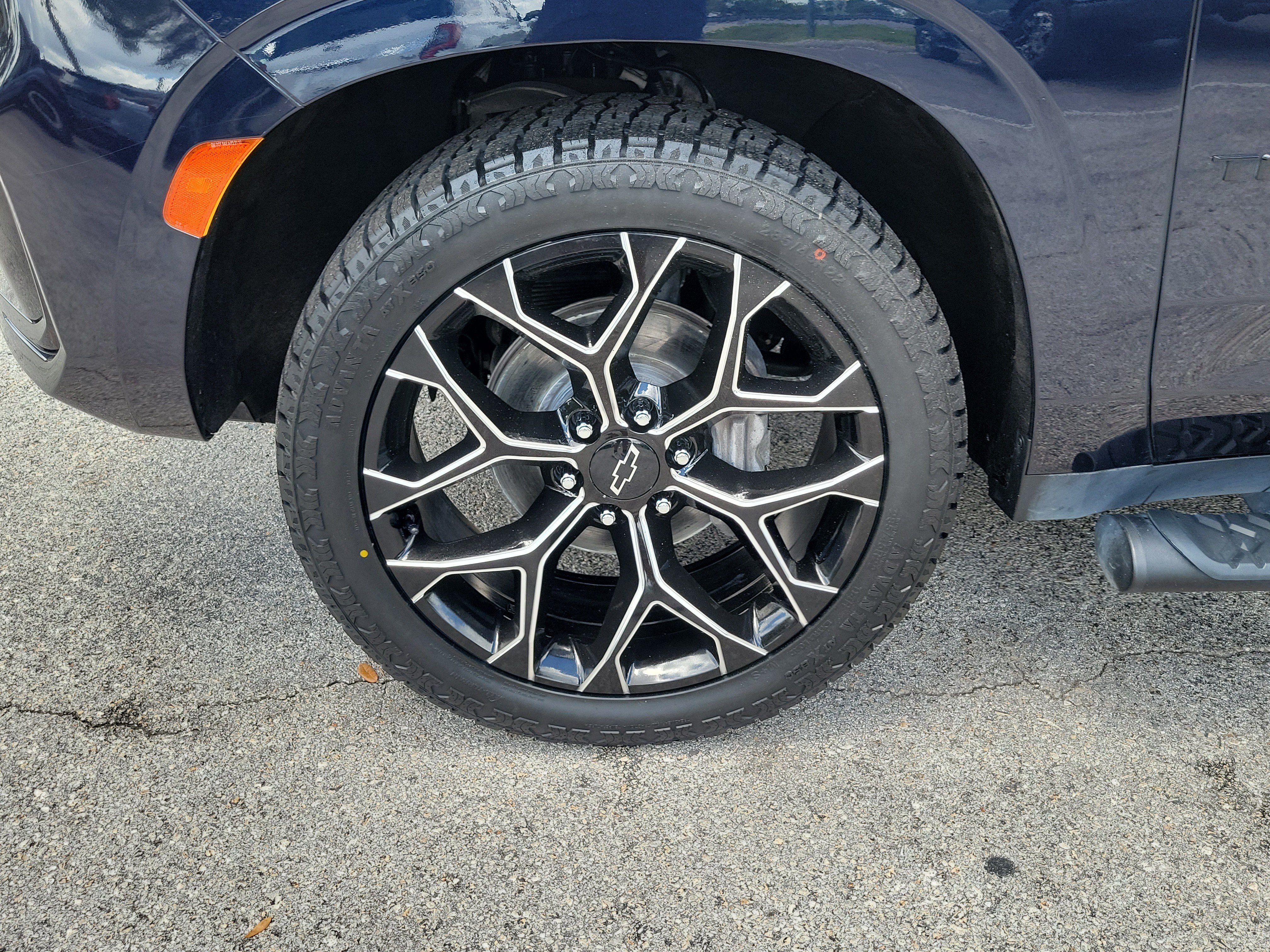 Used 2021 Chevrolet Tahoe Z71 w/ Z71 Off-Road Package AWD/4WD image 5