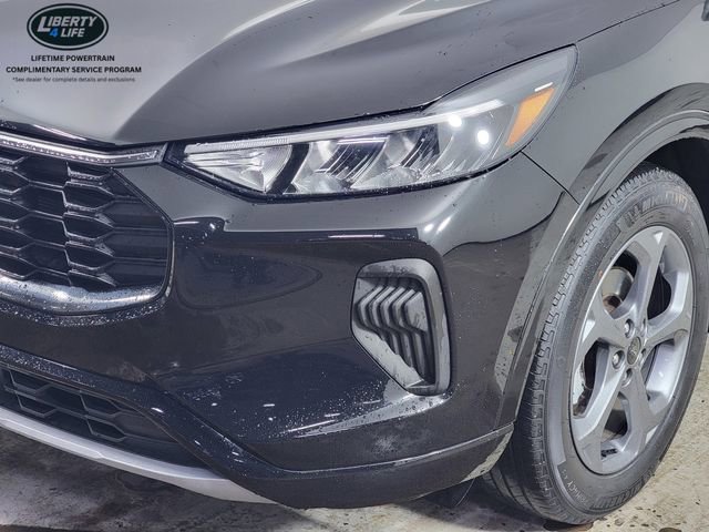 Certified 2023 Ford Escape ST-Line w/ Tech Pack #1 FWD image 9