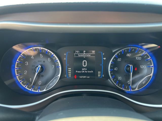 Used 2017 Chrysler Pacifica Touring-L w/ Tire & Wheel Group FWD image 12